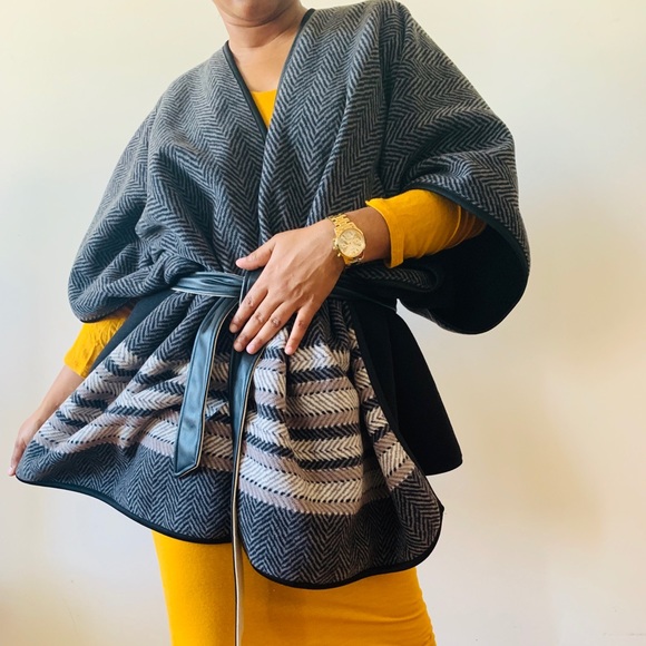 🎄FALL CAPE 🎄 - Picture 2 of 4